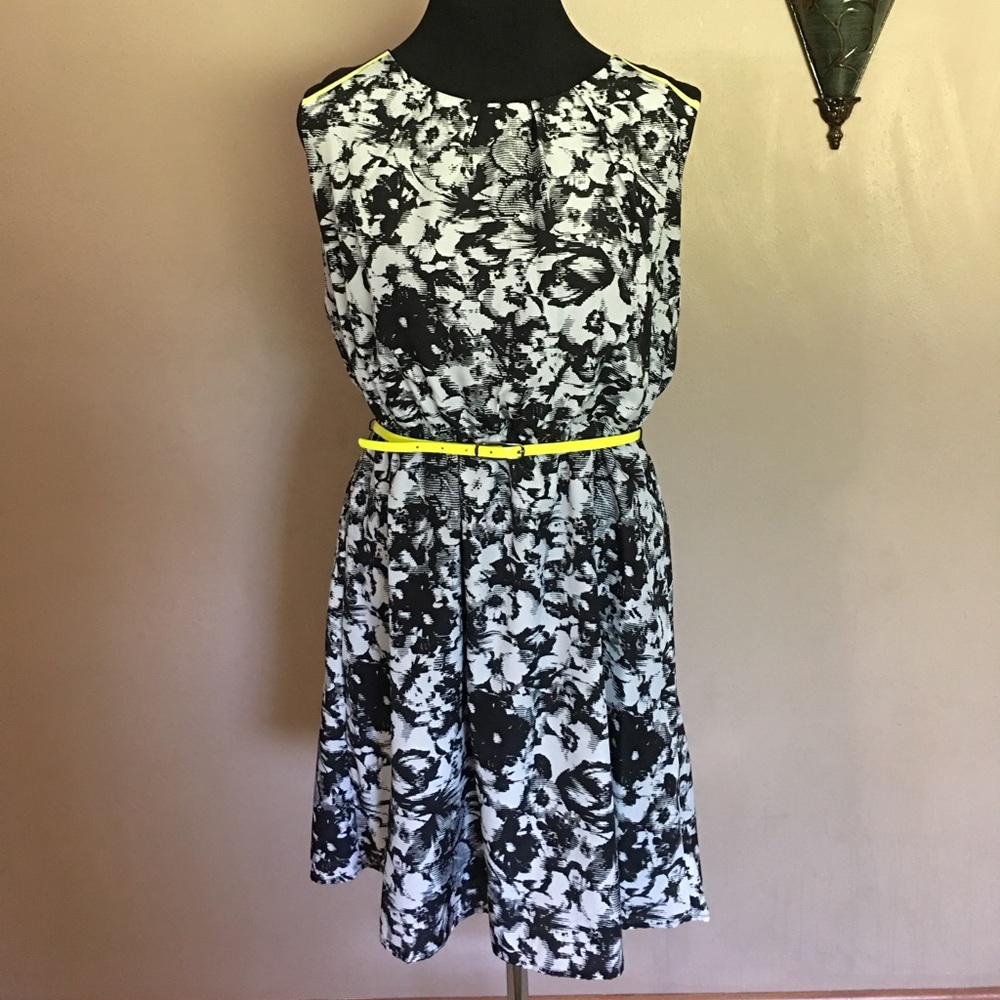Black & White Print w/Neon Accent Maurice’s XL